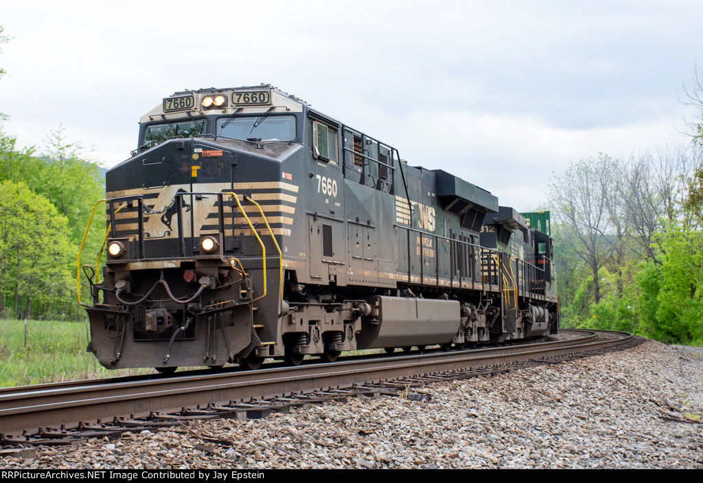 Two GE's lead an intermodal downhill at Singer 